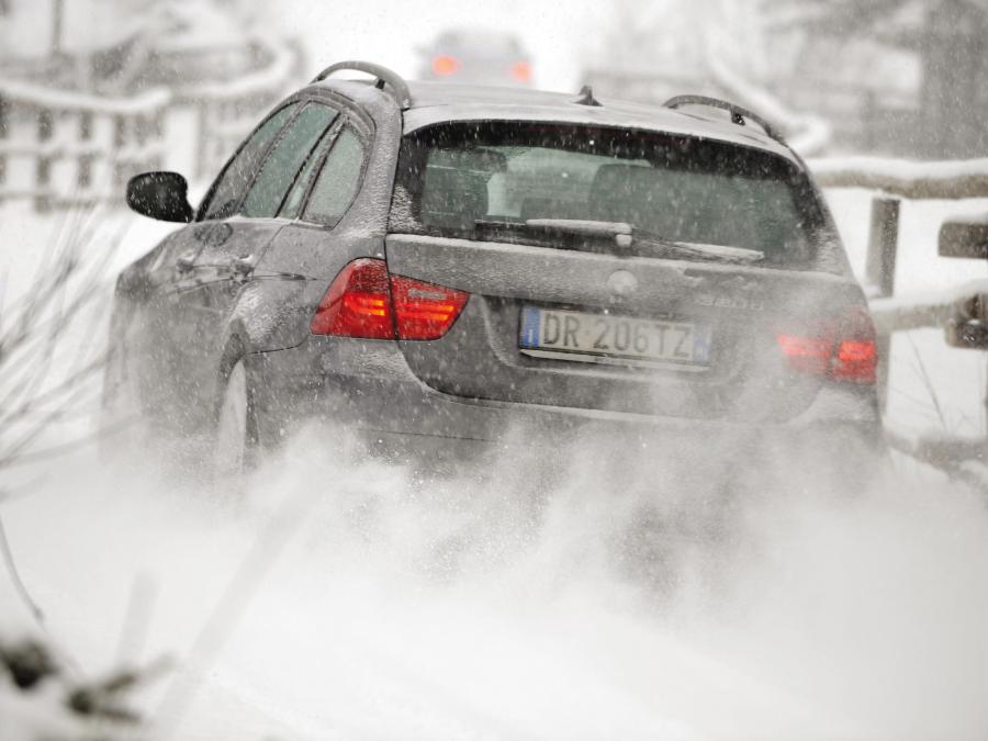  BMW 320d xDrive Touring 2008 года  (фото 7 из 8)